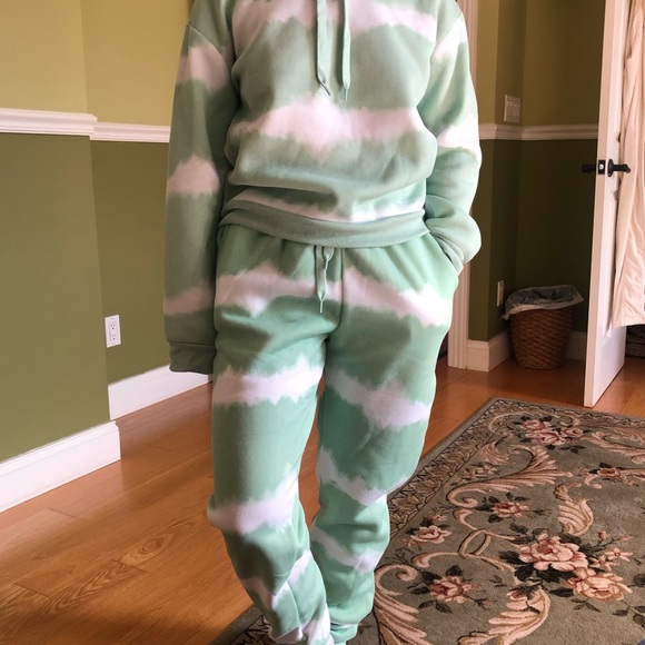 Almost unused/ like new jogging set hoodie + pants size Small - Picture 3 of 5